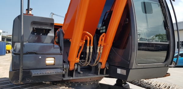 ขายดาวน์รถแบคโฮ HITACHI ZX200-5G ใช้งานเพียง 2 พันชั่วโมง สภาพนางฟ้า