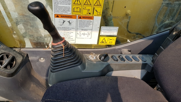 ขายรถแบคโฮ KOMATSU PC130-8 สภาพดี พร้อมใช้งาน ราคาไม่แรง