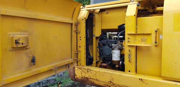 ขายรถแบคโฮ KOMATSU PC130-8 สภาพดี พร้อมใช้งาน ราคาไม่แรง