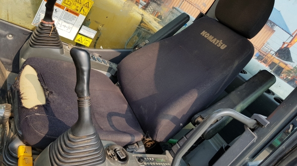 ขายรถแบคโฮ KOMATSU PC130-8 สภาพดี พร้อมใช้งาน ราคาไม่แรง