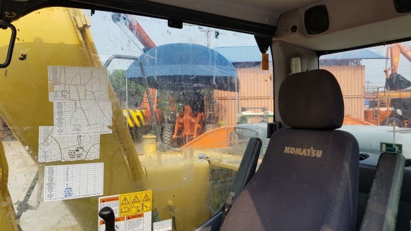 ขายรถแบคโฮ KOMATSU PC130-8 สภาพดี พร้อมใช้งาน ราคาไม่แรง