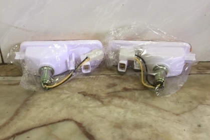 ขายไฟเลี้ยวกันขนหน้ารถ DAIHATSU รุ่น MIRA L80 บ้านเรา ขายไฟเลี้ยวกันขนหน้ารถ DAIHATSU รุ่น MIRA L80 บ้านเรา