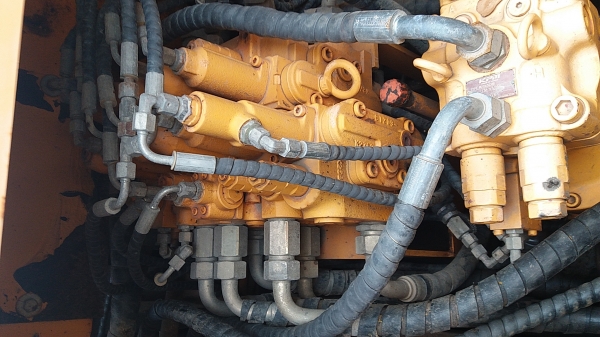 ขาย 735,000 แบคโฮ SANY SY 135 C ทำงาน 5,785 ชม. ไฟฟ้าครบ เครื่องดี ปั้มแรง เอวแน่น โซ่หนาแต่บูชแตก เอกสารแจ้งจำหน่าย รถอยู่ บางนา กทม. 090-772-3710 090-772-3708 ขาย 735,000 แบคโฮ SANY SY 135 C ทำงาน 5,785 ชม. ไฟฟ้าครบ เครื่องดี ปั้มแรง เอวแน่น โซ่หนาแต่บูชแตก เอกสารแจ้งจำหน่าย รถอยู่ บางนา กทม. 090-772-3710 090-772-3708