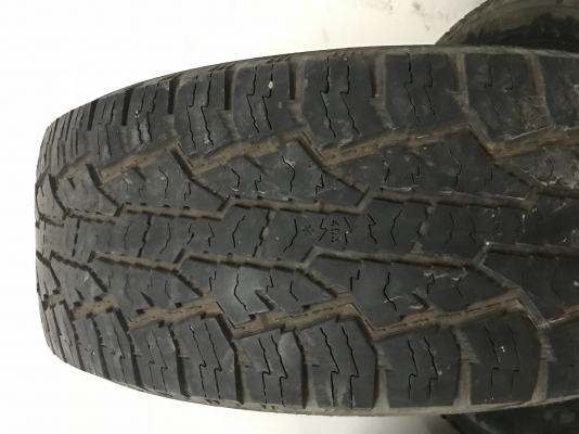 ยาง Nokian 265-65/17 ปี13 มีปะ 2เส้น ขายยกชุด 500 สนใจ 0850448320