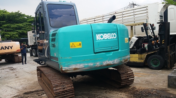 ขาย 1,190,000 KOBELCO sk 75-8 super ทำงาน 8,700 ชม. รถสวยเหมือนใหม่  ไฟฟ้าครบ เครื่องดีเยี่ยม เอวแน่น ช่วงล่างเต็ม เอกสารแจ้งจำหน่าย รถพร้อมใช้ 090-772-3710 090-772-3708