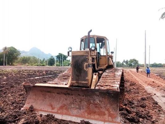 ขาย 495,000 รถแทรคเตอร์ CAT D 4 H เครื่องดี เกียร์ทอคร์แรง ช่วงล่างสวยแผ่นตีนเป็ด เอกสารหนังสือสัญญาซื้อขาย รถสวยพร้อมใช้ รถอยู่ ลพบุรี 090-772-3710 090-772-3708