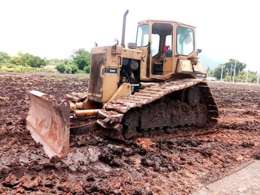 ขาย 495,000 รถแทรคเตอร์ CAT D 4 H เครื่องดี เกียร์ทอคร์แรง ช่วงล่างสวยแผ่นตีนเป็ด เอกสารหนังสือสัญญาซื้อขาย รถสวยพร้อมใช้ รถอยู่ ลพบุรี 090-772-3710 090-772-3708