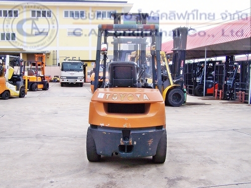 ขายรถ โฟล์คลิฟท์ TOYOTA รุ่น 7FD30