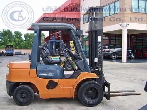 ขายรถ โฟล์คลิฟท์ TOYOTA รุ่น 7FD30