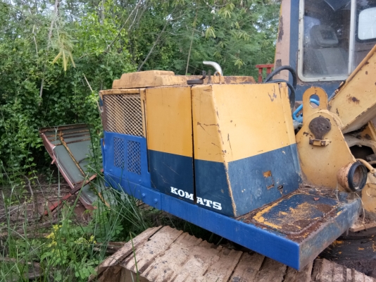 ขายแบคโฮKOMATSU. PC-60-1เก่าไทยใช้งานอยู่เอวแน่นโซ่ดีปั้มเฟืองตามสภาพสนใจโทร0641019335/0807346335ครับ