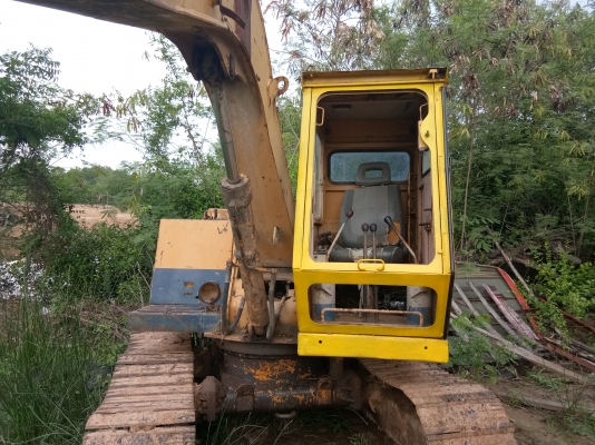 ขายแบคโฮKOMATSU. PC-60-1เก่าไทยใช้งานอยู่เอวแน่นโซ่ดีปั้มเฟืองตามสภาพสนใจโทร0641019335/0807346335ครับ