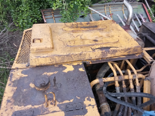 ขายแบคโฮKOMATSU. PC-60-1เก่าไทยใช้งานอยู่เอวแน่นโซ่ดีปั้มเฟืองตามสภาพสนใจโทร0641019335/0807346335ครับ