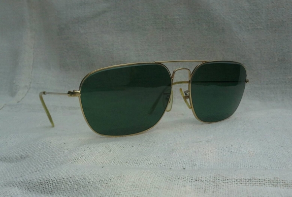 แว่นตาเฟรนช์โกลฟิลด์ 14 K ยุค '60s โมเดลซุปเปอร์คลาสสิค 'สี่เหลี่ยม - นักบิน - ใหญ่' แว่นตาเฟรนช์โกลฟิลด์ 14 K ยุค '60s โมเดลซุปเปอร์คลาสสิค 'สี่เหลี่ยม - นักบิน - ใหญ่'