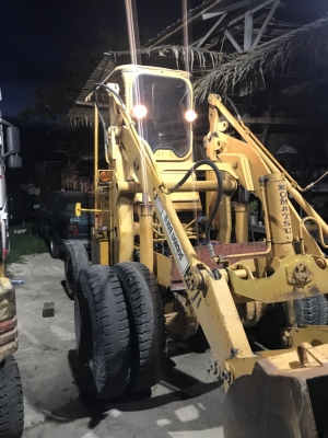 รถตักล้อยาง KOMATSU สภาพพร้อมใช้งาน มีรีวิวรอบๆคัน