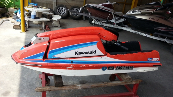 ขายครับ เจ็ต ยืน kawasaki 550 cc ราคาเบาๆ 18,000 บาท ไม่มีแบต เรือเก่านอก ตรวจเช็ค ล้างคาร์บู ล้างถั ขายครับ เจ็ต ยืน kawasaki 550 cc ราคาเบาๆ 18,000 บาท ไม่มีแบต เรือเก่านอก ตรวจเช็ค ล้างคาร์บู ล้างถั