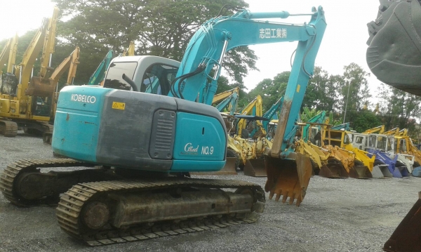 ต้องการขายรถขุดKOBELCO-SK135SR-1Eรถนอกนำเข้าจากญี่ปุ่น