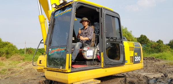 ขายรถแบคโฮ KOMATSU PC200-8MO ใช้งาน 8 พันชั่วโมง สภาพเทพบุตร