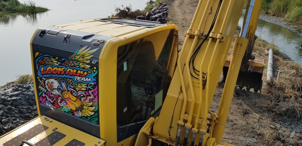 ขายรถแบคโฮ KOMATSU PC200-8MO ใช้งาน 8 พันชั่วโมง สภาพเทพบุตร