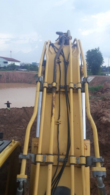 ขายรถแบคโฮ KOMATSU PC200-8N1 พร้อมไลน์หัวกระแทก ใช้งาน 6 พันชั่วโมง