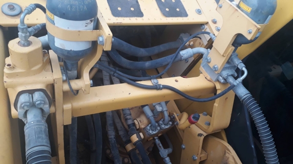 ขายรถแบคโฮ KOMATSU PC200-8N1 พร้อมไลน์หัวกระแทก ใช้งาน 6 พันชั่วโมง