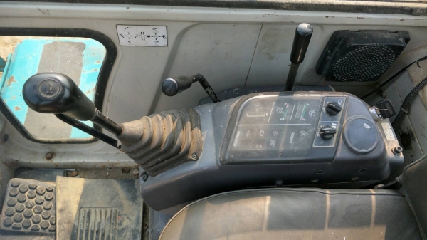 ขายด่วนKOMATSU PC40-7E เก่านอก ไม่เคยใช้งานในไทย