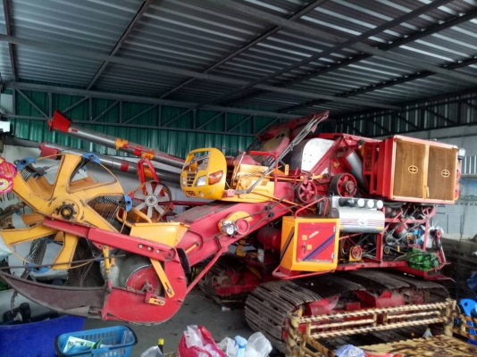 ขาย KM-49 รถเกี่ยวเฉพาะนาปี ล้างจอดเก็บ เครื่อง 6HK-240 แรง turboแท้ ปั้มไดกิ้น 23 ตัวเดิน 12 ไม่มีผุ ร้าว ดาม  สีสันสวย ราคา 530,000 รวมคอม 091-0206555 เน้นโทรครับ