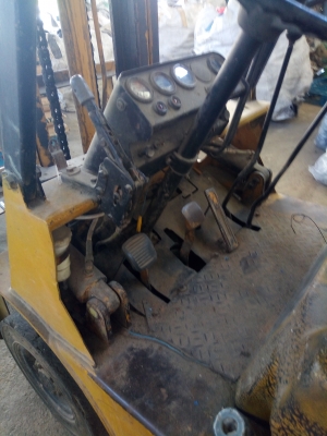 ขายรถฟอร์คลิฟท์ ขนาด 2 ตัน เสาสูง 3 เมตร เครื่องยนต์ดีเซล