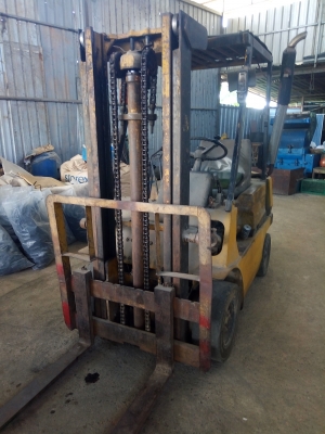 ขายรถฟอร์คลิฟท์ ขนาด 2 ตัน เสาสูง 3 เมตร เครื่องยนต์ดีเซล