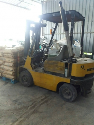 ขายรถฟอร์คลิฟท์ ขนาด 2 ตัน เสาสูง 3 เมตร เครื่องยนต์ดีเซล