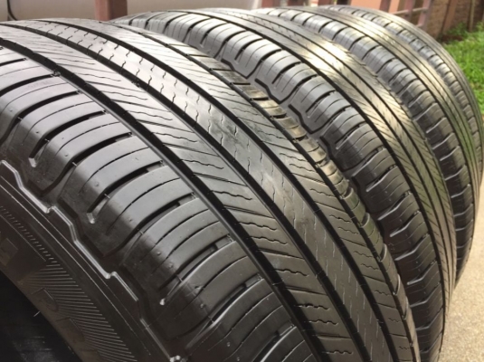 ยาง Michelin 265 65 17 กลางปี17 ดอกเต็ม เนื้อนิ่มๆ ใช้ยาว ราคาไม่แพง ยาง Michelin 265 65 17 กลางปี17 ดอกเต็ม เนื้อนิ่มๆ ใช้ยาว ราคาไม่แพง