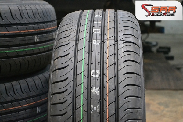 DUNLOP SP SPORT MAXX 050 215/55R17 ราคาเส้นละ 4,250 บาท