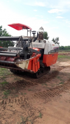 รถเกี่ยวข้าว  DC 68 g ปี 55