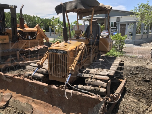 ขายด่วน รถแท็กเตอร cat4D4  komatsu  b2/3 พร้อมใช้งาน สภาพสวยๆ ระบบครบ เพียง 200000 บาท