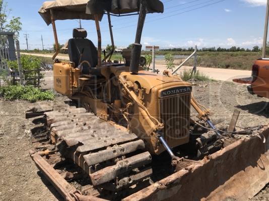 ขายด่วน รถแท็กเตอร cat4D4  komatsu  b2/3 พร้อมใช้งาน สภาพสวยๆ ระบบครบ เพียง 200000 บาท