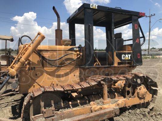 ขายด่วน รถแท็กเตอร cat4D4  komatsu  b2/3 พร้อมใช้งาน สภาพสวยๆ ระบบครบ เพียง 200000 บาท