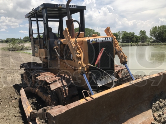 ขายด่วน รถแท็กเตอร cat4D4  komatsu  b2/3 พร้อมใช้งาน สภาพสวยๆ ระบบครบ เพียง 200000 บาท