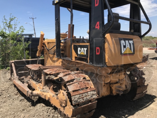 ขายด่วน รถแท็กเตอร cat4D4  komatsu  b2/3 พร้อมใช้งาน สภาพสวยๆ ระบบครบ เพียง 200000 บาท