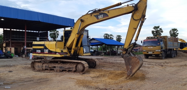 ขายแคทE120Bรถสวยพร้อมใช้เอกสารอินวอยแอรเย็นช่วงล่างเต็ม ขายแคทE120Bรถสวยพร้อมใช้เอกสารอินวอยแอรเย็นช่วงล่างเต็ม