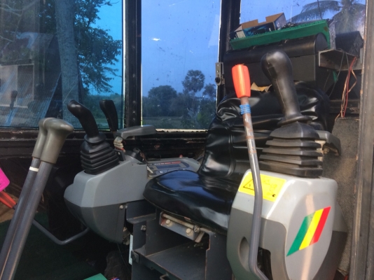 KUBOTA 3ตัน มีเก๋ง แอร์เย็น มีบุ้งกี้และหัวคีบ สภาพใช้งานได้ปกติ เครื่องดี ราคาคุยได้ 0872976734