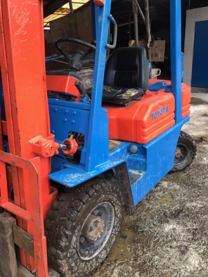 ขายรถโฟคลิป TOYOTA 2.5 ตัน เบนซิล งายกสูง3เมตร ขายรถโฟคลิป TOYOTA 2.5 ตัน เบนซิล งายกสูง3เมตร