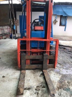 ขายรถโฟคลิป TOYOTA 2.5 ตัน เบนซิล งายกสูง3เมตร ขายรถโฟคลิป TOYOTA 2.5 ตัน เบนซิล งายกสูง3เมตร