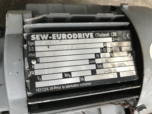 ( เหลือ 1ตัวครับ )ขายมอเตอร์เกียร์ SEW eurodrive 1/2HP. 380V อัตราทด 1:40 เพลาออกประมาณ 35 รอบต่อนาที สภาพสวยมาก หมุนนิ่มเดิมๆ พร้อมใช้งาน มี 2ตัว ราคาตัวละ 3,200 บาท