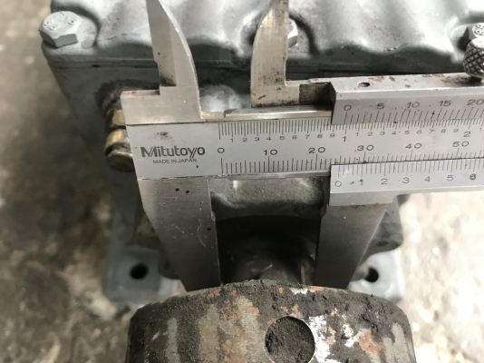 ( เหลือ 1ตัวครับ )ขายมอเตอร์เกียร์ SEW eurodrive 1/2HP. 380V อัตราทด 1:40 เพลาออกประมาณ 35 รอบต่อนาที สภาพสวยมาก หมุนนิ่มเดิมๆ พร้อมใช้งาน มี 2ตัว ราคาตัวละ 3,200 บาท