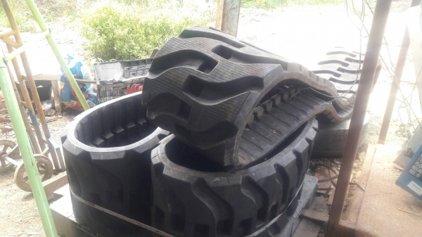 แทรคยาง รถขุดไซค์  40/50/60และ75 แบ่งขายหรือจะยกเป็นคู่ ขายหมด  มี70/72/73/74/75 ข้อ