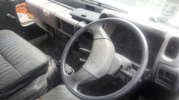 ขายหัวเก๋ง NISSAN  ใช้สำหรับ6ล้อกลาง  ภายในสวย สินค้านำเข้า ยกหัวได้ ขายราคาถูก