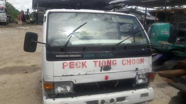 ขายหัวเก๋ง NISSAN  ใช้สำหรับ6ล้อกลาง  ภายในสวย สินค้านำเข้า ยกหัวได้ ขายราคาถูก