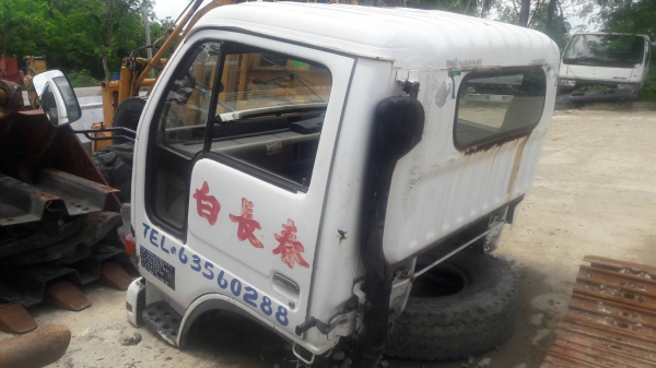 ขายหัวเก๋ง NISSAN  ใช้สำหรับ6ล้อกลาง  ภายในสวย สินค้านำเข้า ยกหัวได้ ขายราคาถูก