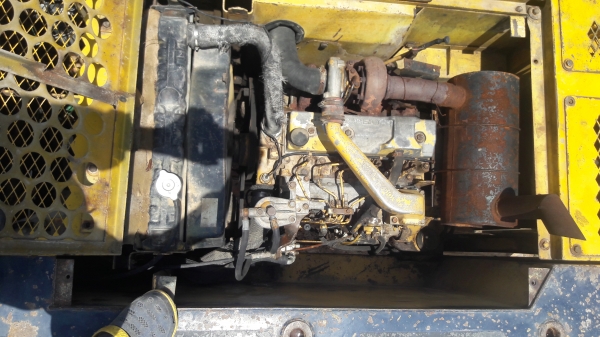 โคมัสสุ -5 คอนโทรลสั้น  เครื่องดื่ม ปั้มเดิม ดีๆแรงๆเอวไม่ขยับ ทำงานไว-ไม่โหลด ช่วงล่วกริ้ป โซ่ใหม่-ใบแทรค60-ตัวเดินเยี่ยม สนใจทดลองขับได้ที่บ้าน อ.เมือง จ.ศรีสะเกษ