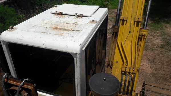 โคมัสสุ -5 คอนโทรลสั้น  เครื่องดื่ม ปั้มเดิม ดีๆแรงๆเอวไม่ขยับ ทำงานไว-ไม่โหลด ช่วงล่วกริ้ป โซ่ใหม่-ใบแทรค60-ตัวเดินเยี่ยม สนใจทดลองขับได้ที่บ้าน อ.เมือง จ.ศรีสะเกษ