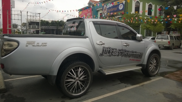 แม็กขอบ24พร้อมยางพร้อมใช้สวยๆ แม็กขอบ24พร้อมยางพร้อมใช้สวยๆ